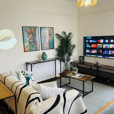 Charming Apartment *